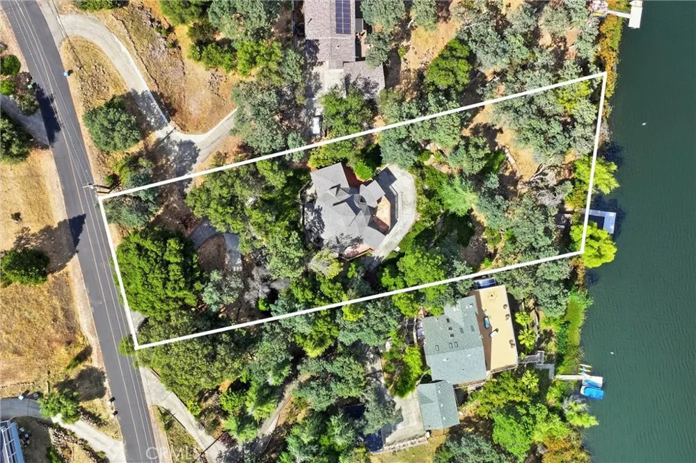 16945 Knollview Hidden Valley Lake, CA 95467