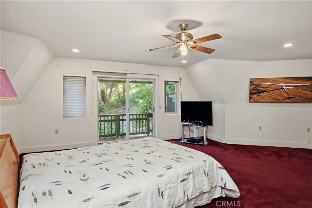 16945 Knollview Hidden Valley Lake, CA 95467