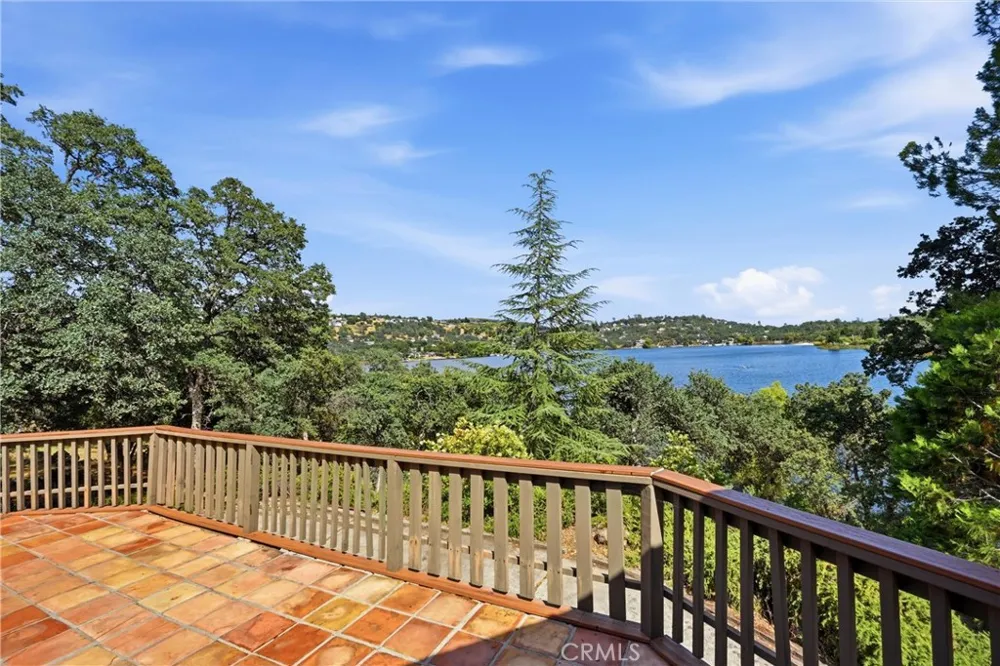 16945 Knollview Hidden Valley Lake, CA 95467