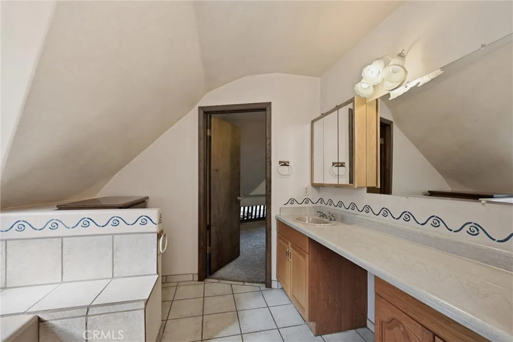 16945 Knollview Hidden Valley Lake, CA 95467