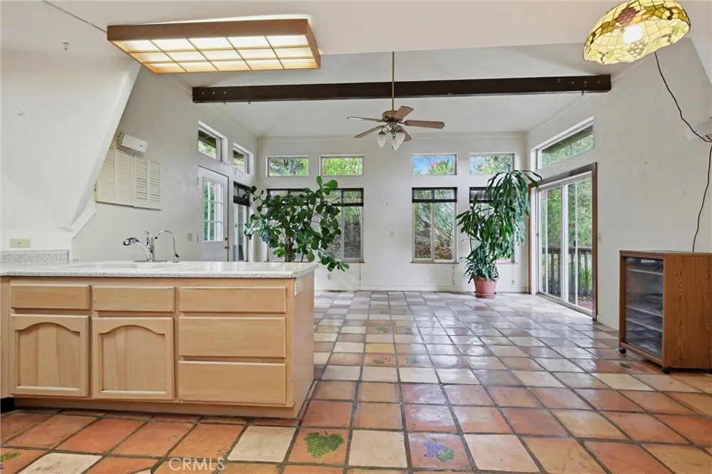 16945 Knollview Hidden Valley Lake, CA 95467