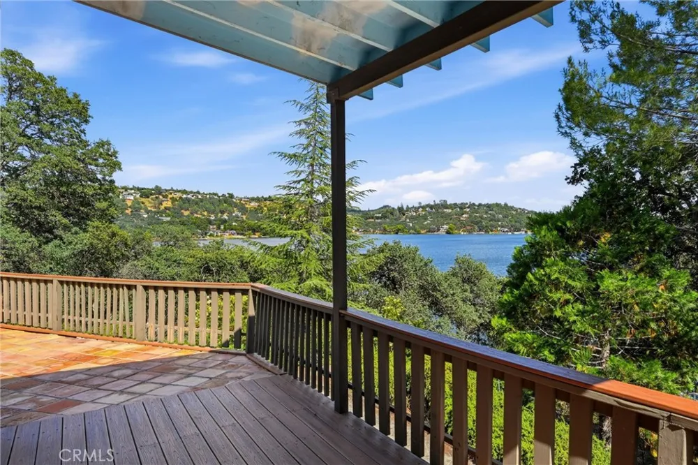 16945 Knollview Hidden Valley Lake, CA 95467