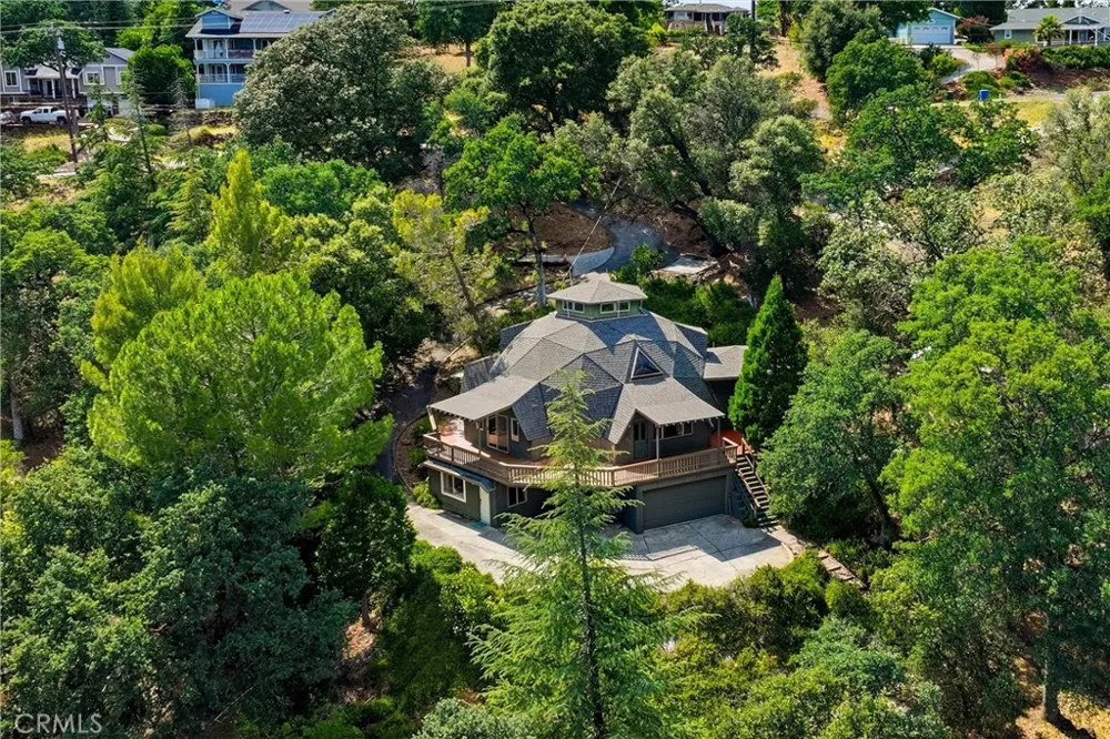 16945 Knollview Hidden Valley Lake, CA 95467