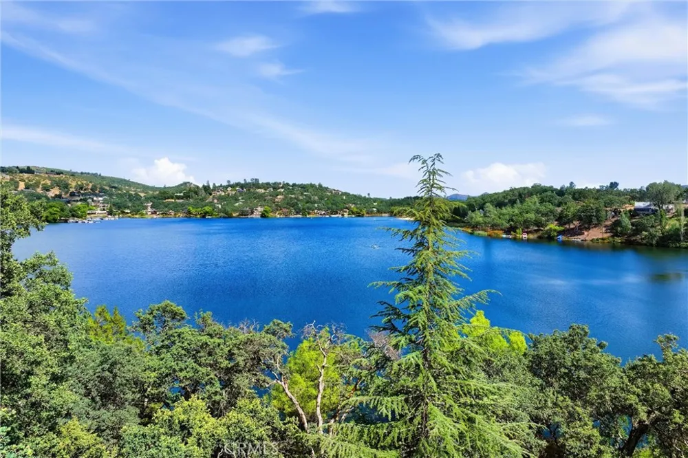 16945 Knollview Hidden Valley Lake, CA 95467
