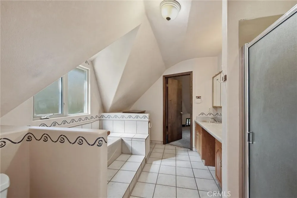16945 Knollview Hidden Valley Lake, CA 95467