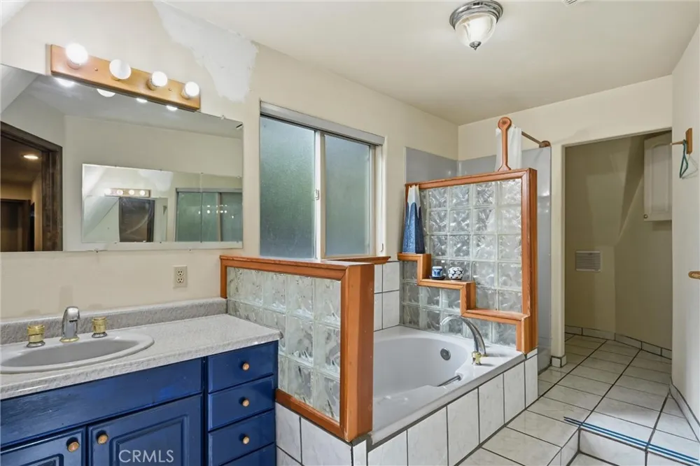 16945 Knollview Hidden Valley Lake, CA 95467