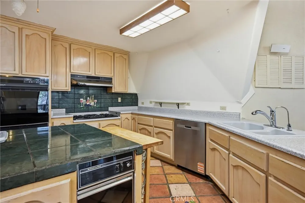 16945 Knollview Hidden Valley Lake, CA 95467