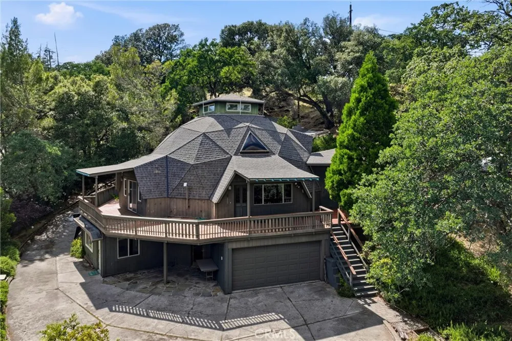 16945 Knollview Hidden Valley Lake, CA 95467