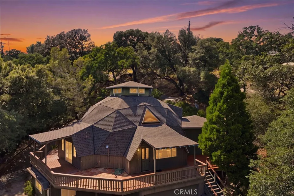 16945 Knollview Hidden Valley Lake, CA 95467