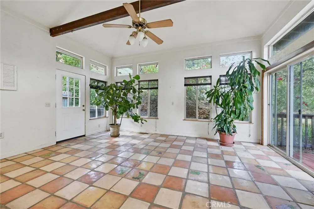 16945 Knollview Hidden Valley Lake, CA 95467