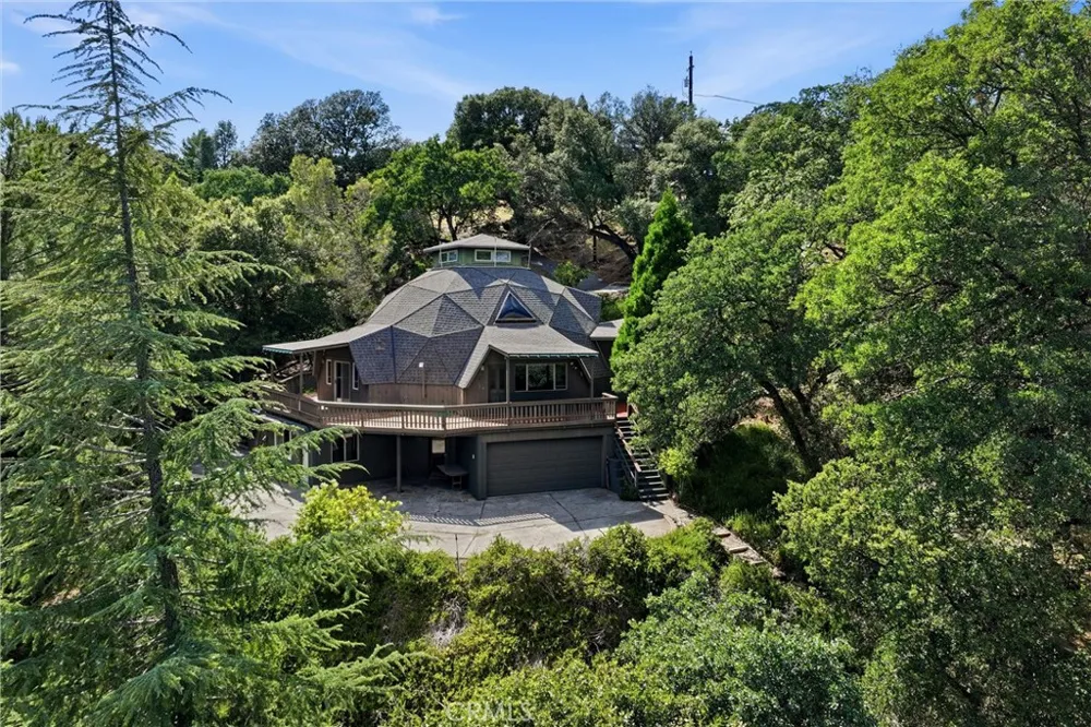 16945 Knollview Hidden Valley Lake, CA 95467
