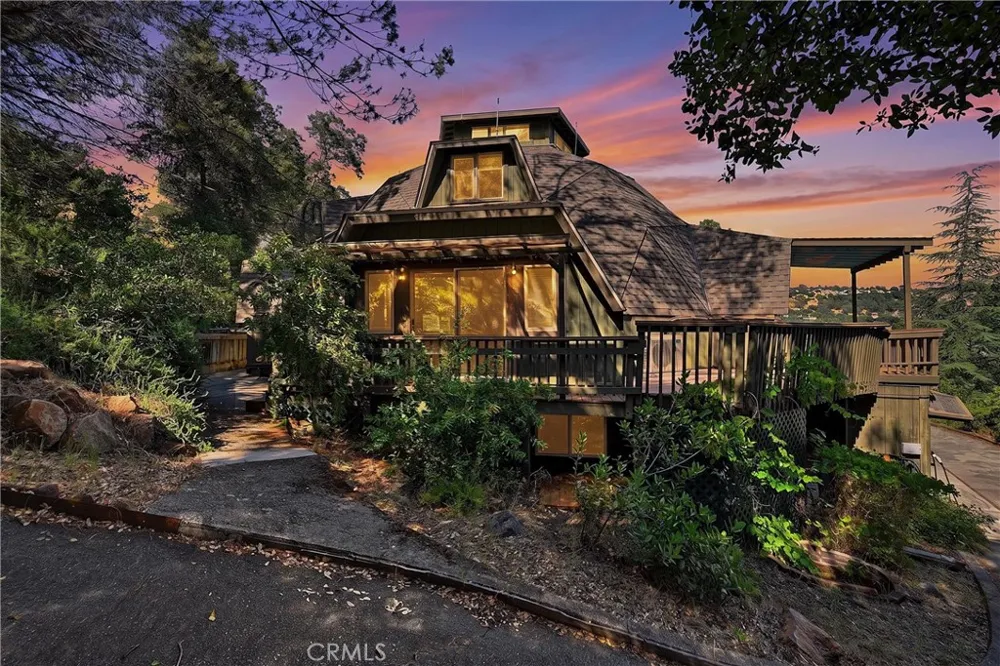 16945 Knollview Hidden Valley Lake, CA 95467