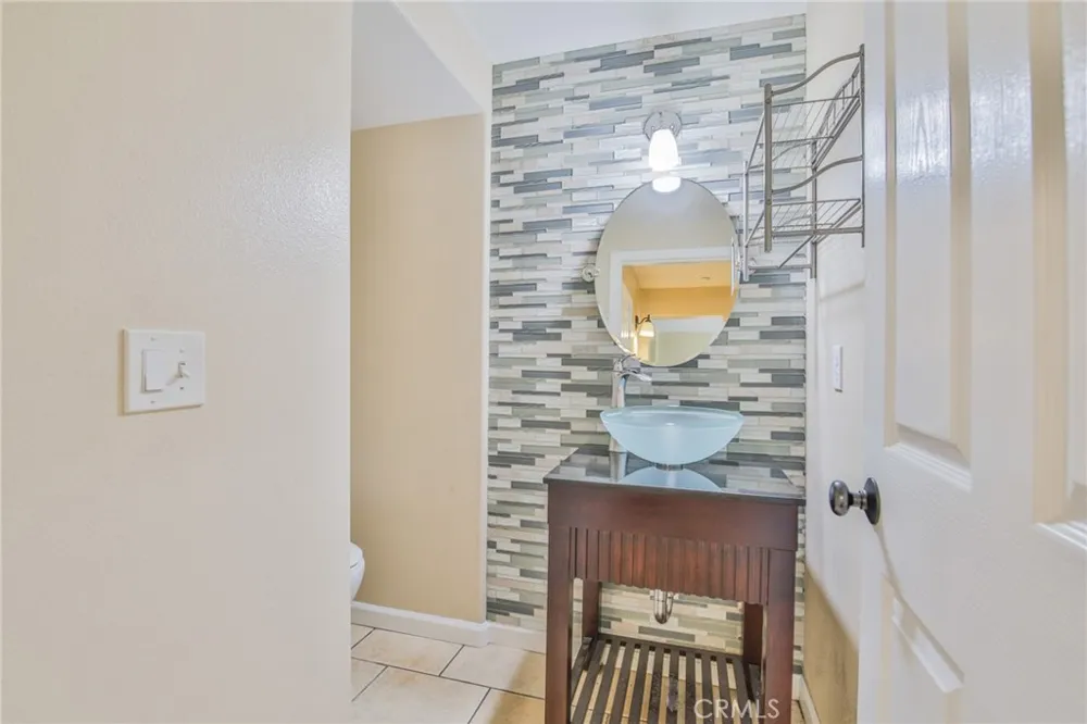 9269 Tobias Panorama City, CA 91402