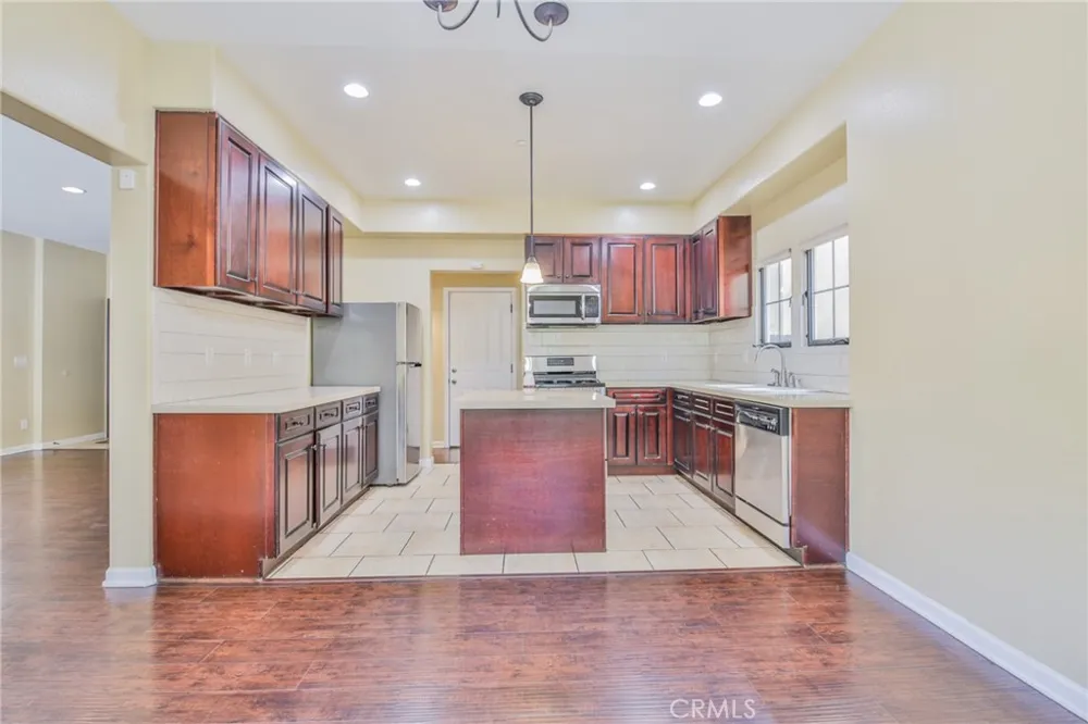 9269 Tobias Panorama City, CA 91402
