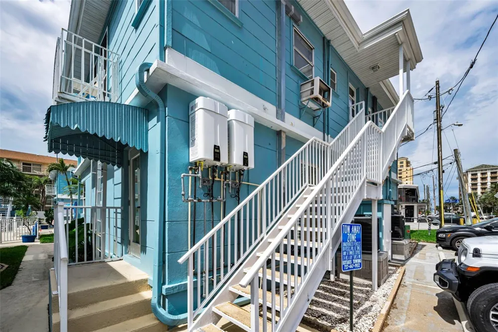 483 E SHORE DRIVE #A4 Clearwater Beach, FL 33767