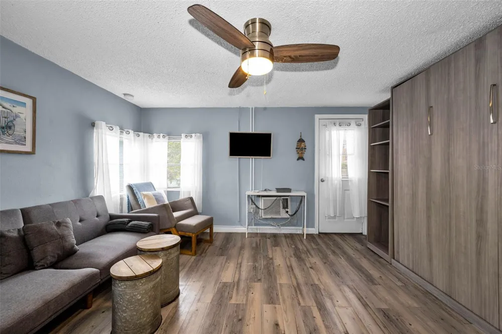 483 E SHORE DRIVE #A4 Clearwater Beach, FL 33767