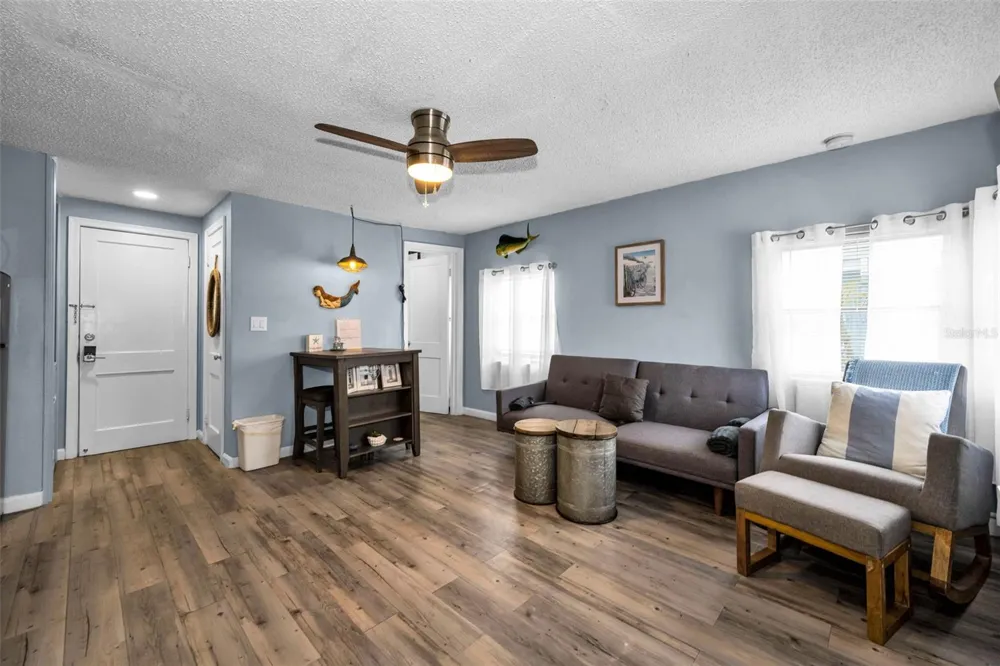 483 E SHORE DRIVE #A4 Clearwater Beach, FL 33767