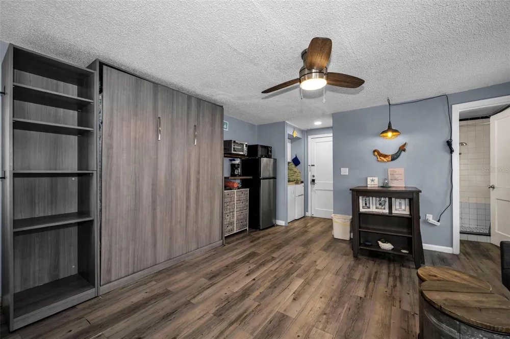 483 E SHORE DRIVE #A4 Clearwater Beach, FL 33767