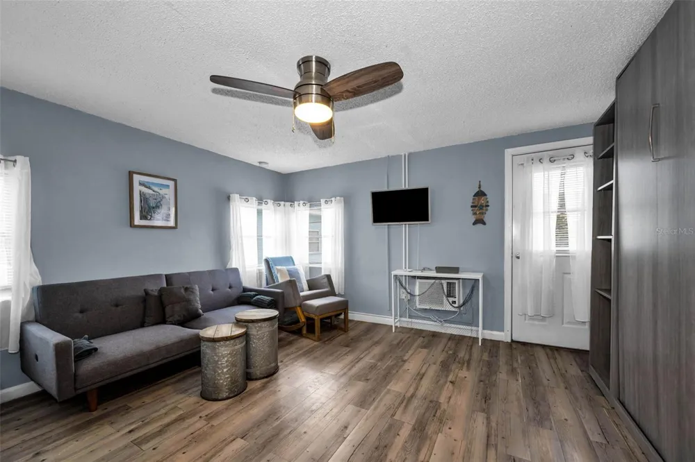 483 E SHORE DRIVE #A4 Clearwater Beach, FL 33767
