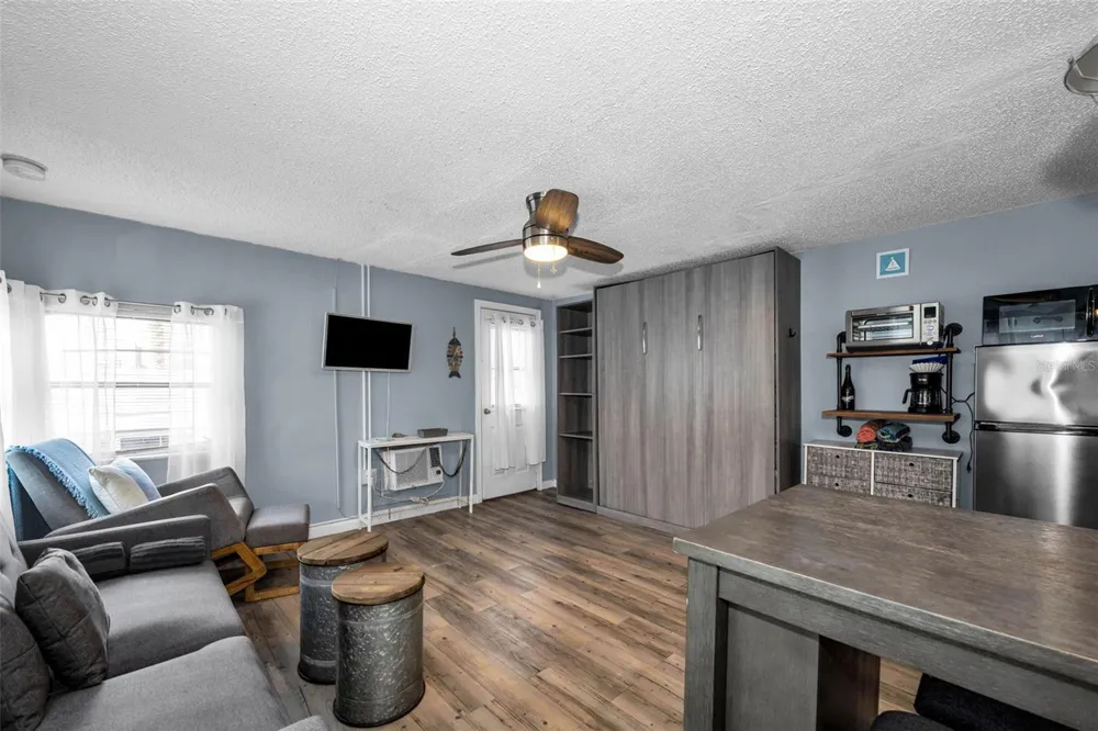 483 E SHORE DRIVE #A4 Clearwater Beach, FL 33767