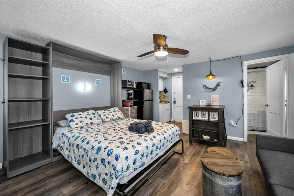 483 E SHORE DRIVE #A4 Clearwater Beach, FL 33767