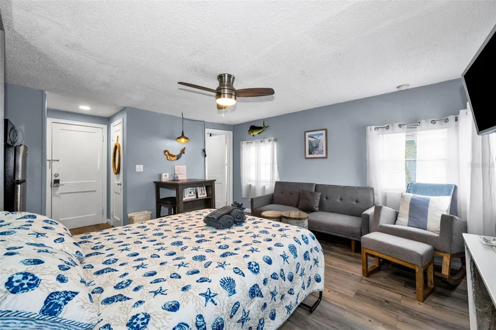 483 E SHORE DRIVE #A4 Clearwater Beach, FL 33767