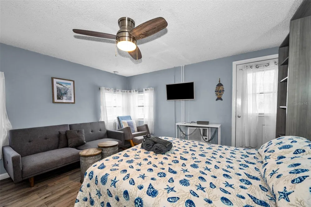 483 E SHORE DRIVE #A4 Clearwater Beach, FL 33767