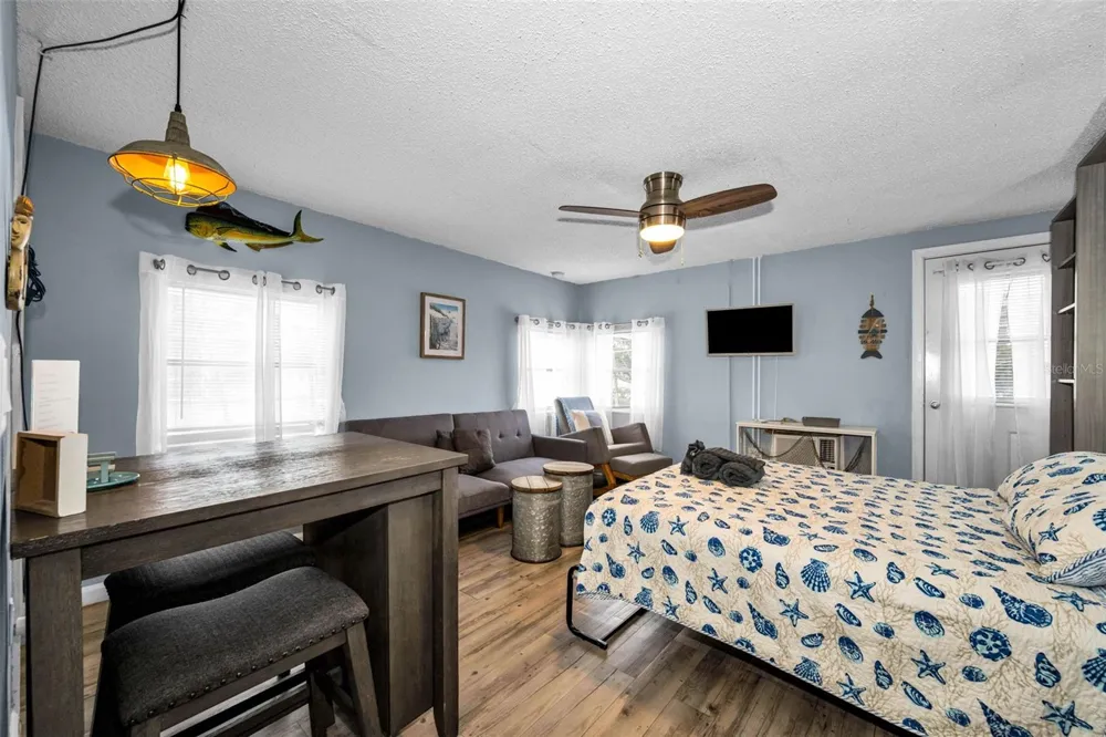 483 E SHORE DRIVE #A4 Clearwater Beach, FL 33767