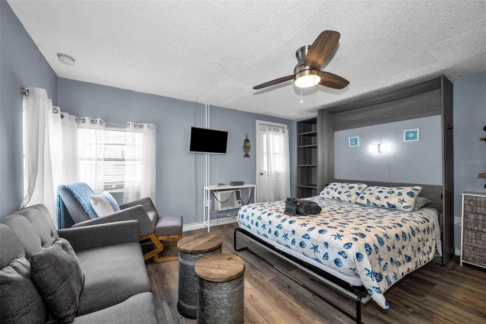 483 E SHORE DRIVE #A4 Clearwater Beach, FL 33767