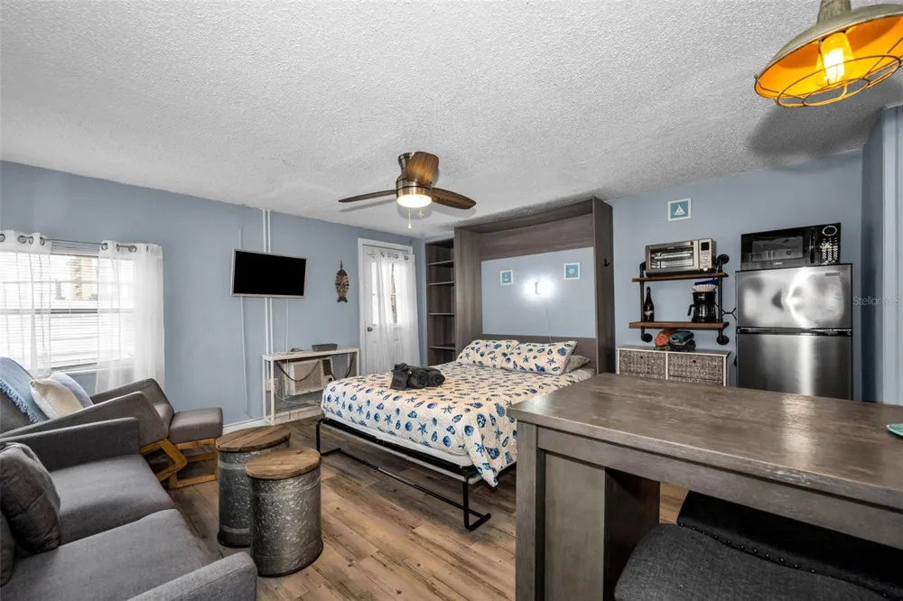 483 E SHORE DRIVE #A4 Clearwater Beach, FL 33767