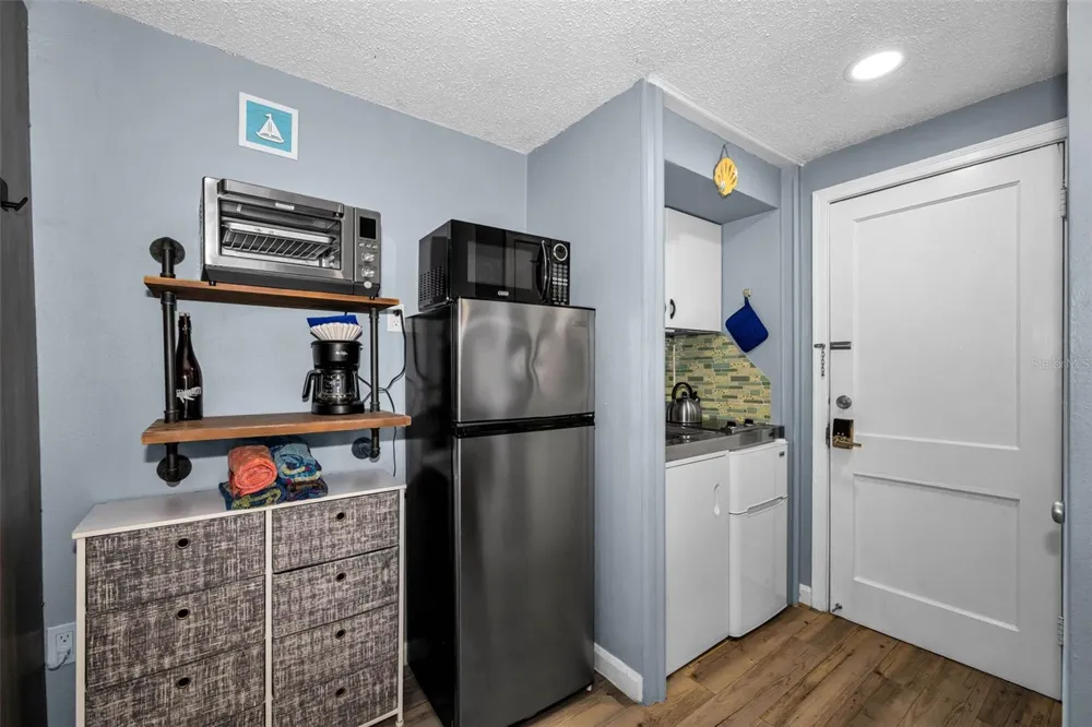 483 E SHORE DRIVE #A4 Clearwater Beach, FL 33767
