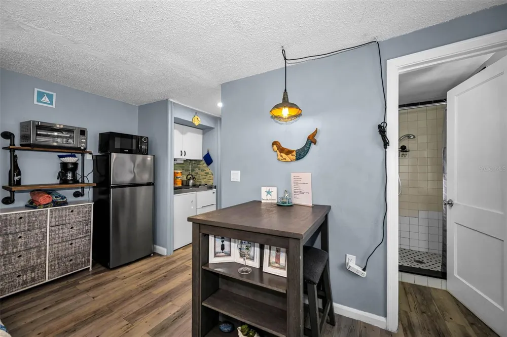 483 E SHORE DRIVE #A4 Clearwater Beach, FL 33767