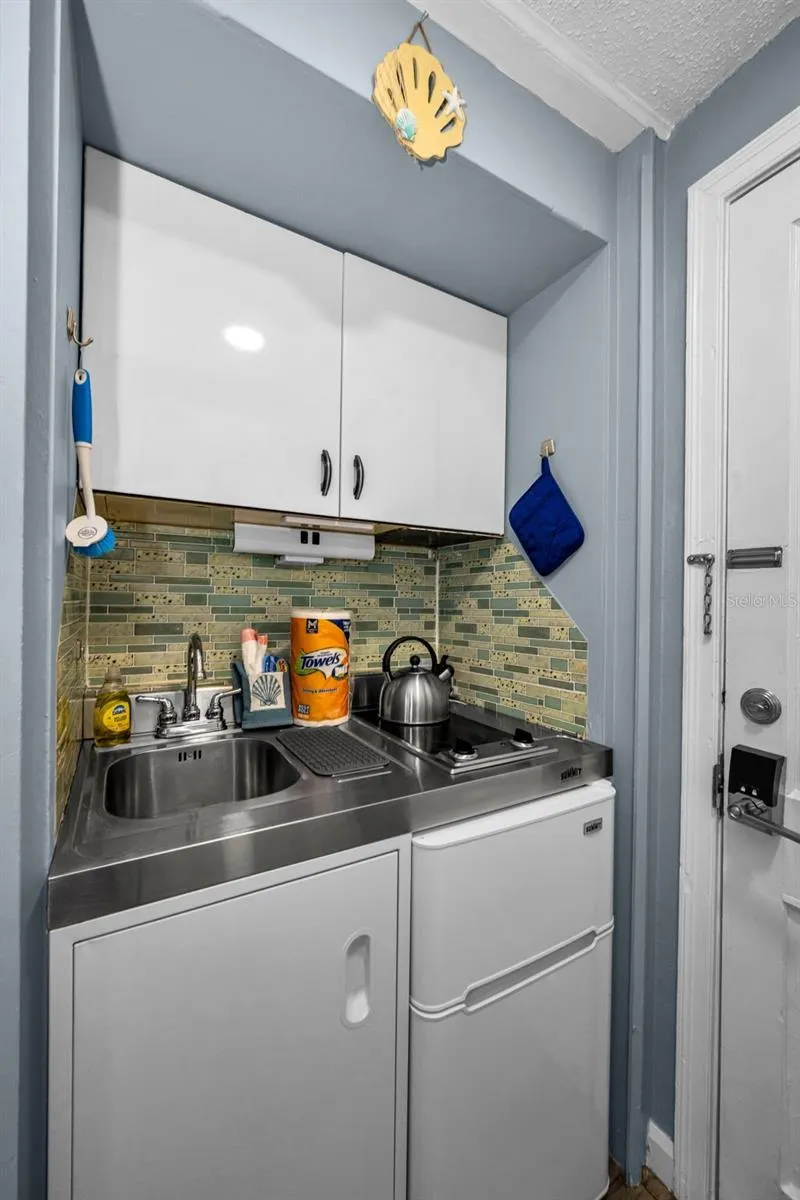 483 E SHORE DRIVE #A4 Clearwater Beach, FL 33767