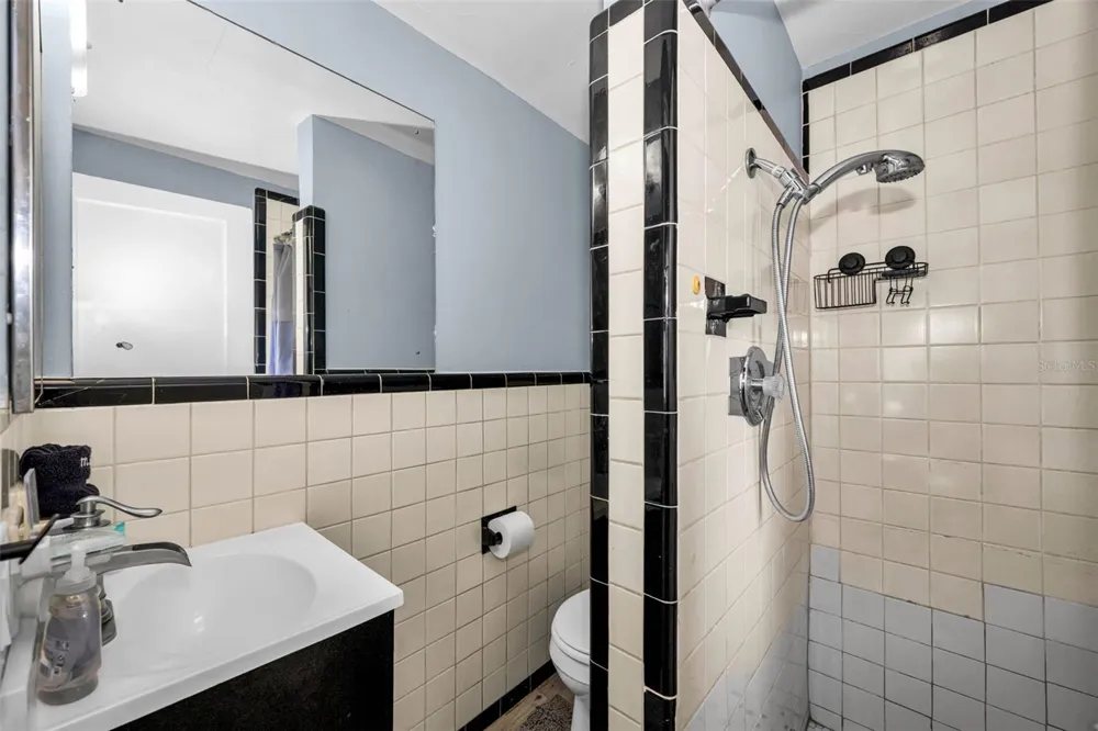 483 E SHORE DRIVE #A4 Clearwater Beach, FL 33767