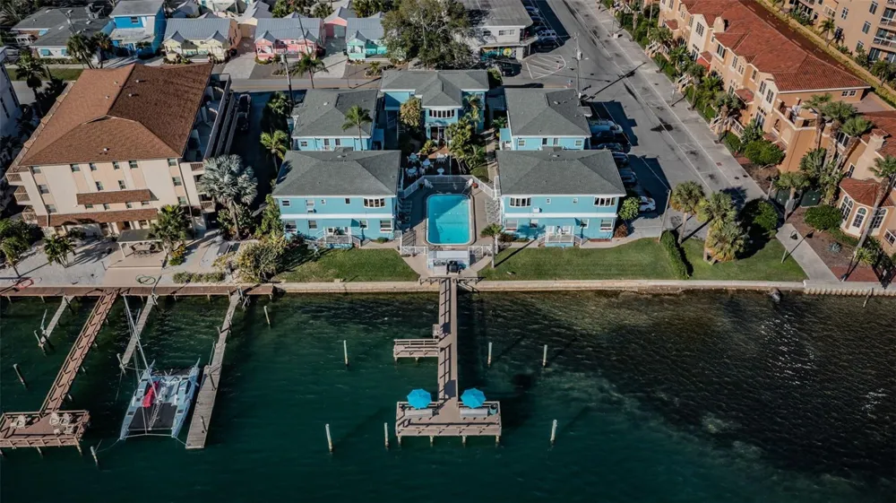 483 E SHORE DRIVE #A4 Clearwater Beach, FL 33767