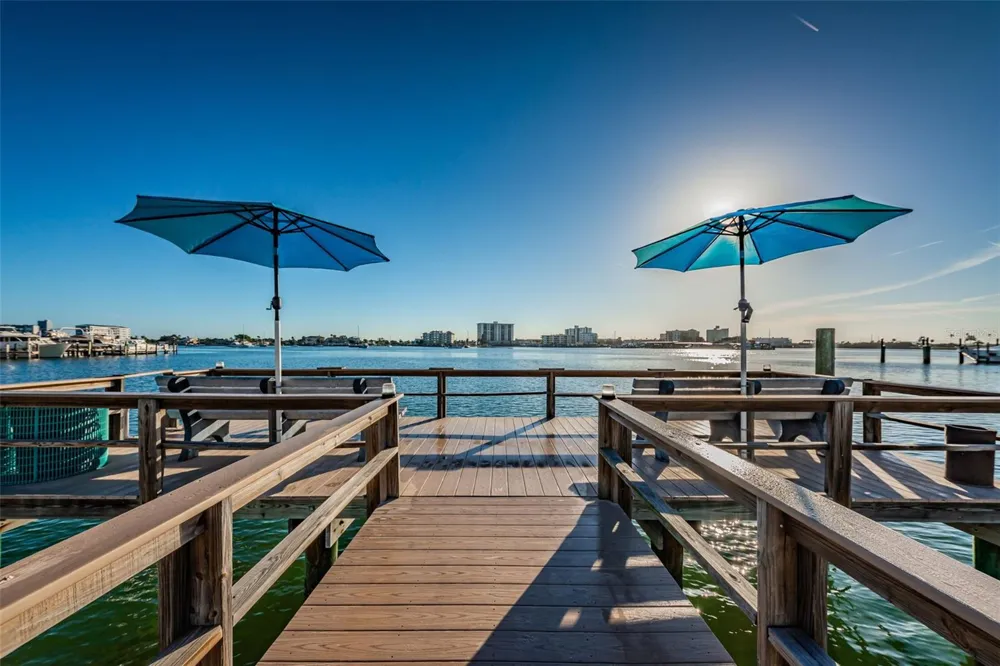 483 E SHORE DRIVE #A4 Clearwater Beach, FL 33767