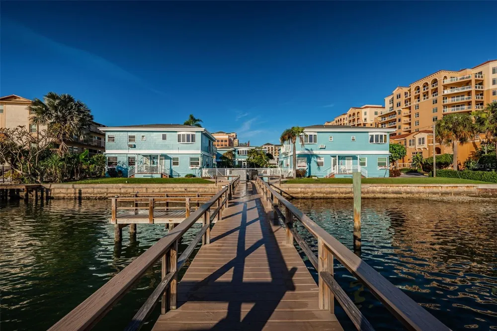 483 E SHORE DRIVE #A4 Clearwater Beach, FL 33767