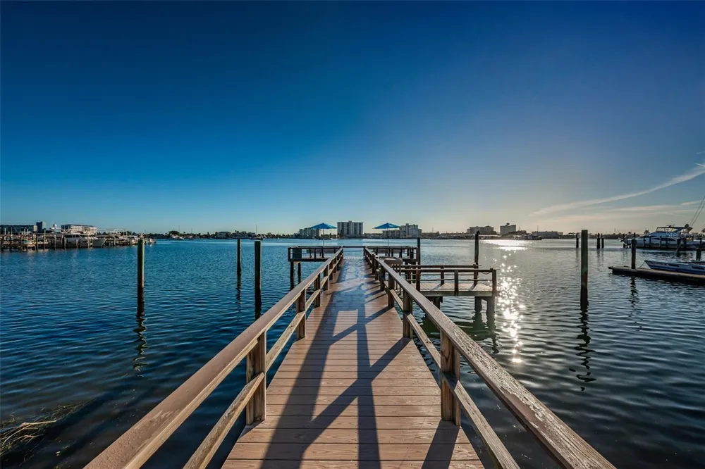 483 E SHORE DRIVE #A4 Clearwater Beach, FL 33767