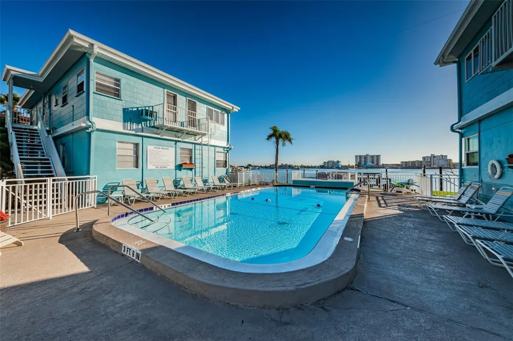 483 E SHORE DRIVE #A4 Clearwater Beach, FL 33767