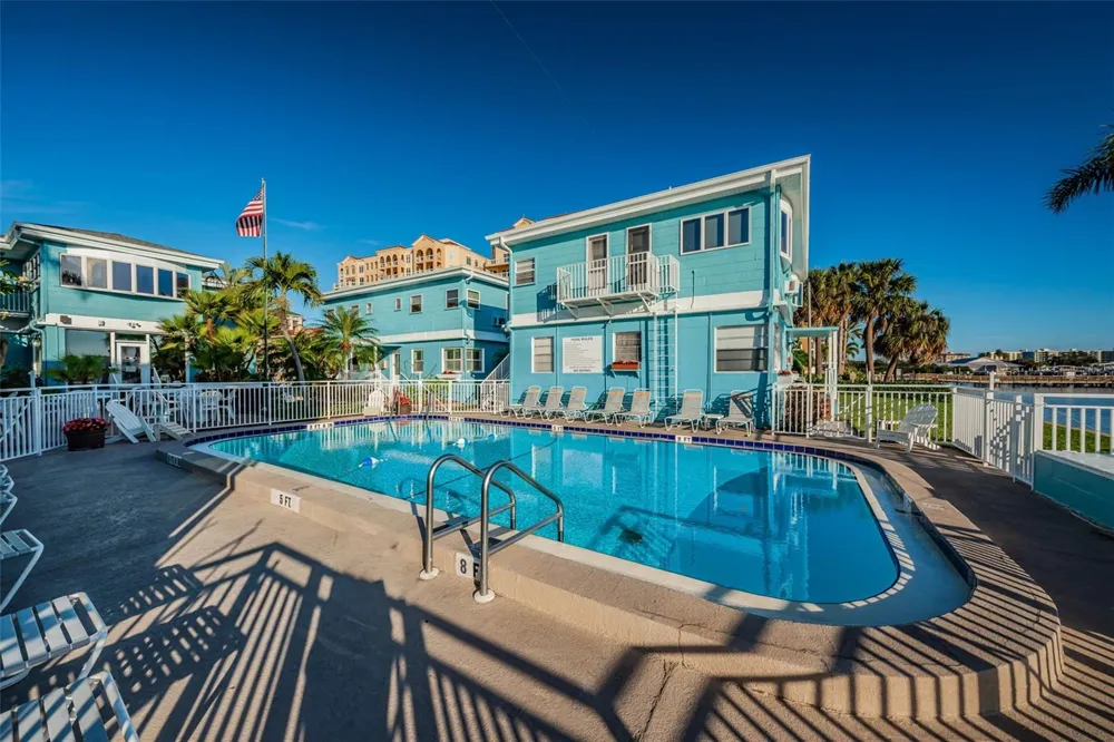 483 E SHORE DRIVE #A4 Clearwater Beach, FL 33767