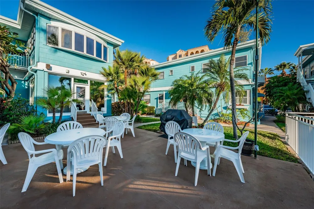 483 E SHORE DRIVE #A4 Clearwater Beach, FL 33767