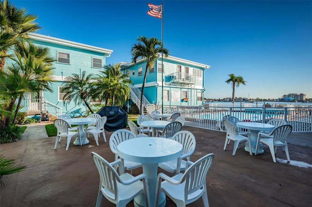 483 E SHORE DRIVE #A4 Clearwater Beach, FL 33767