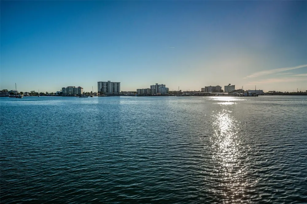 483 E SHORE DRIVE #A4 Clearwater Beach, FL 33767