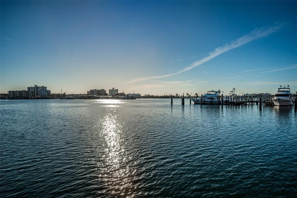 483 E SHORE DRIVE #A4 Clearwater Beach, FL 33767