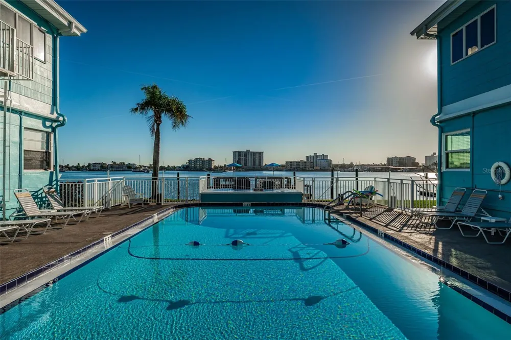 483 E SHORE DRIVE #A4 Clearwater Beach, FL 33767
