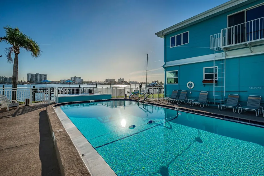 483 E SHORE DRIVE #A4 Clearwater Beach, FL 33767