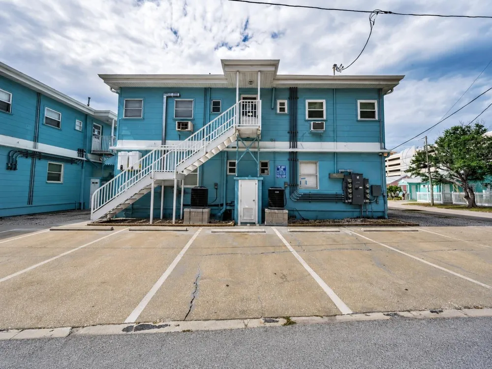 483 E SHORE DRIVE #A4 Clearwater Beach, FL 33767
