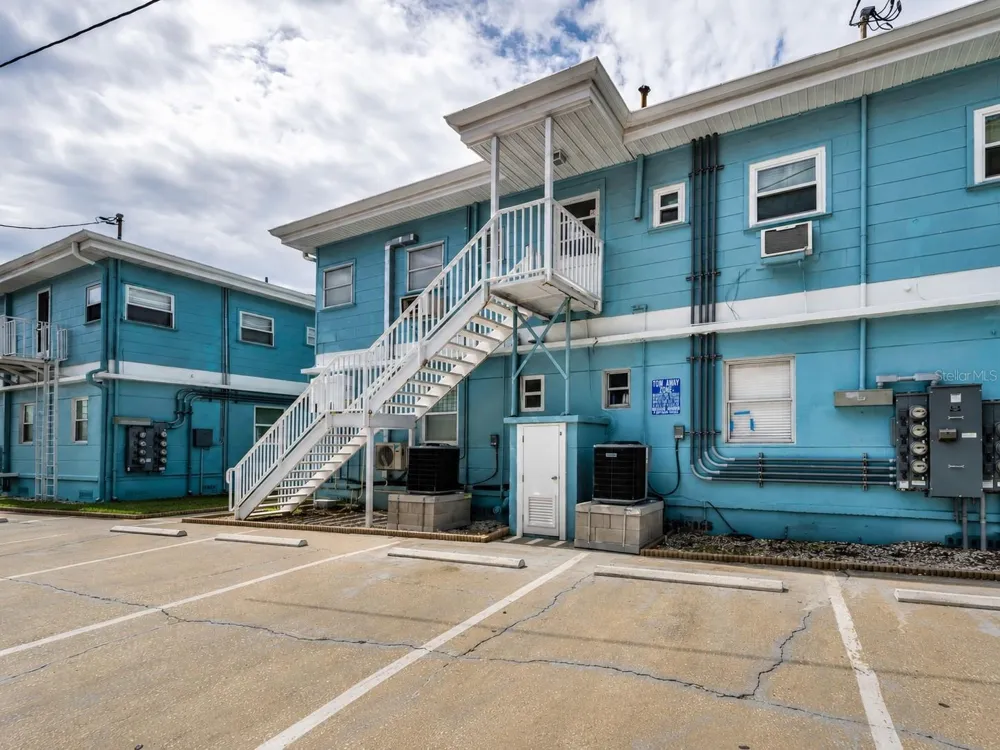 483 E SHORE DRIVE #A4 Clearwater Beach, FL 33767