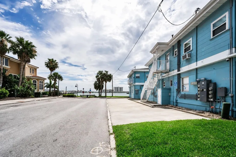483 E SHORE DRIVE #A4 Clearwater Beach, FL 33767