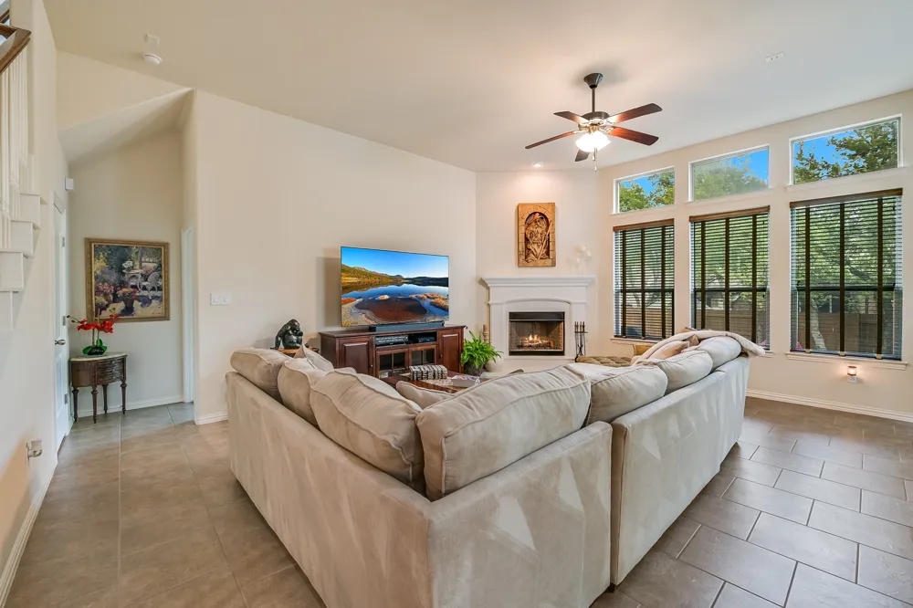 1827 Tall Chief Leander, TX 78641